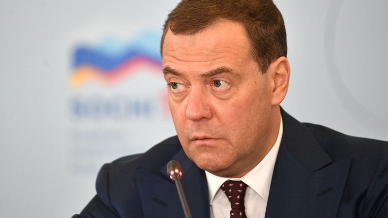 Медведев нарече Великобритания вечен враг на Русия, а нейните политици - глупави