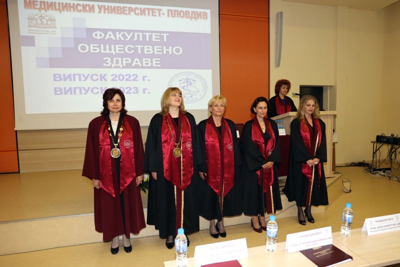 167 магистри и бакалаври получиха дипломите си от МУ-Пловдив