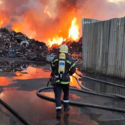 Голям пожар се разрази в софийското село Храбърско намиращо се