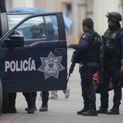 В Мексико в щата Халиско полицаи издирвали група младежи Всички