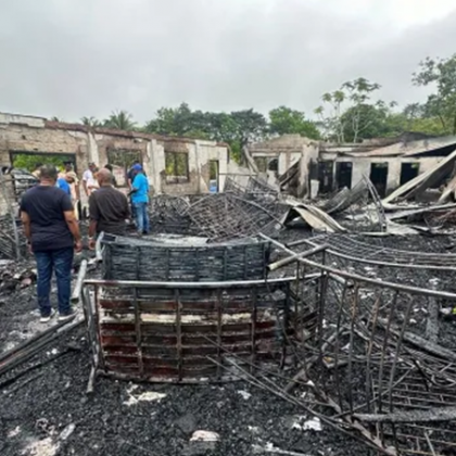 Tийнейджърка подпали общежитието на училището си като отмъщение към директорката