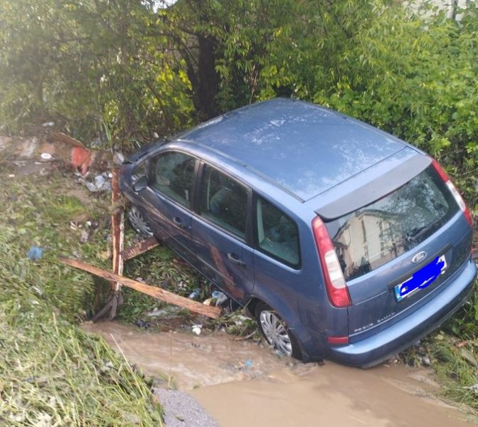 Първи СНИМКИ показват щетите след бедствието в Берковица