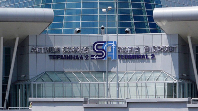 200 туристи бяха блокирани на Летище София