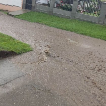Обилен дъжд се изсипа в Плевенско В град Славяново област Плевен