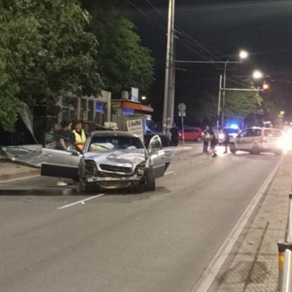 Тежка катастрофа при кръстовището на улиците Стефан Стамболов и Дунав