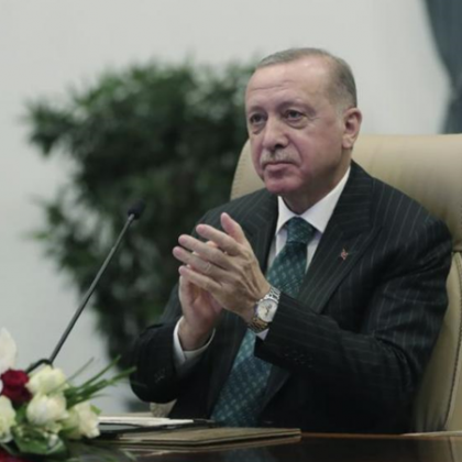 Като кабинет на новото столетие представи правителството си турският президент