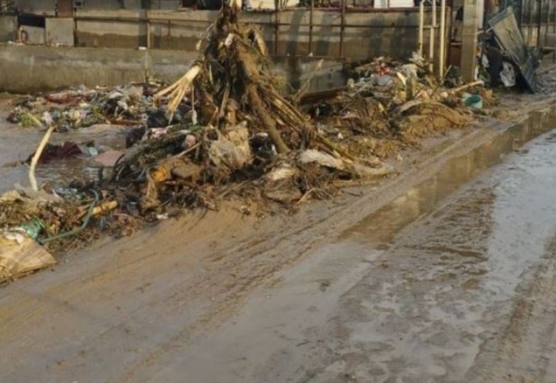 Приливна вълна удари наше село, наводнени са къщи