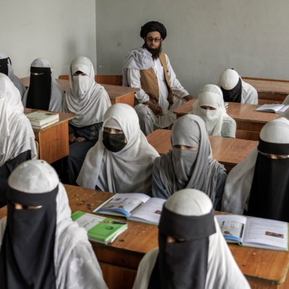 Близо 100 ученици най вече момичета бяха отровени в северната афганистанска