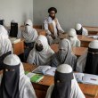 Близо 100 ученици, предимно момичета, бяха отровени в Афганистан
