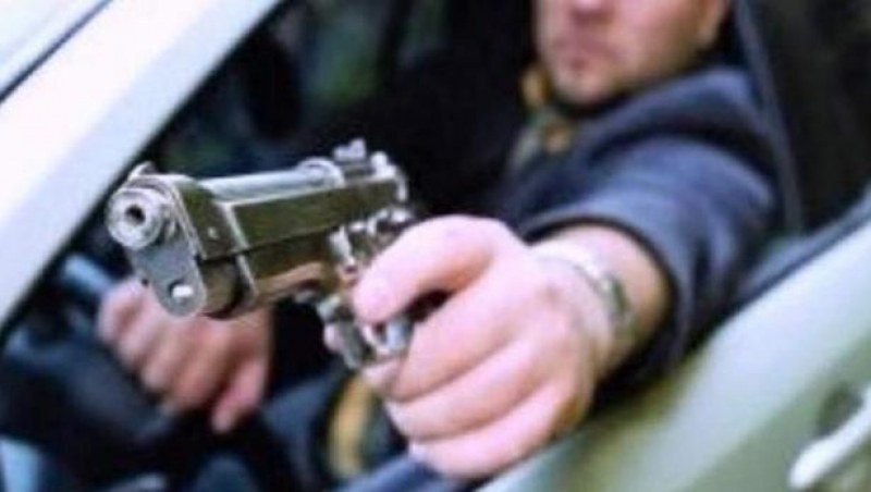 В движение: Мъж заплаши шофьор с пистолет