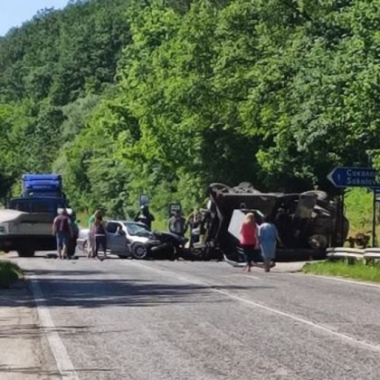 Както GlasNews съобщи катастрофа блокира едната лента на пътя Дряново