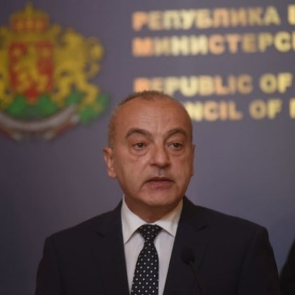 Служебното правителство начело с премиера Гълъб Донев предава властта на
