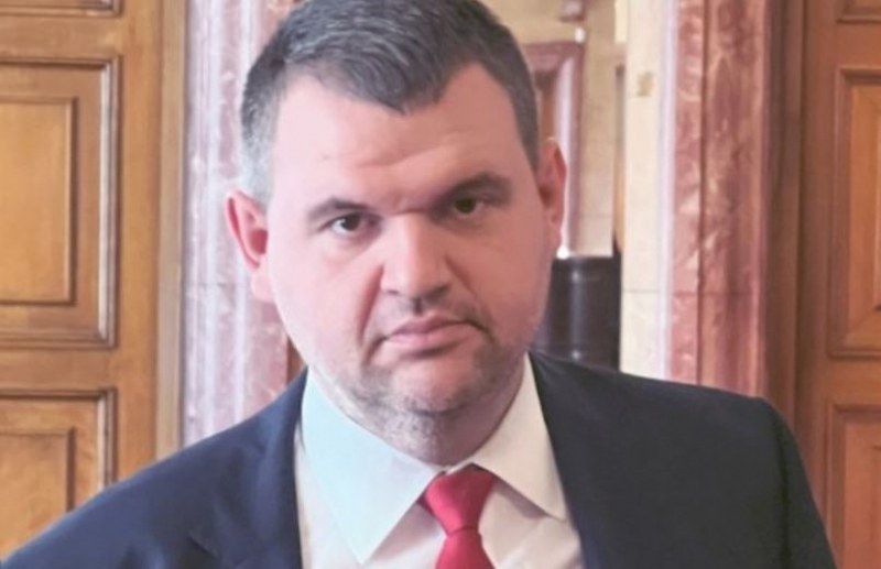 Пеевски вече е член на Комисията по конституционни въпроси
