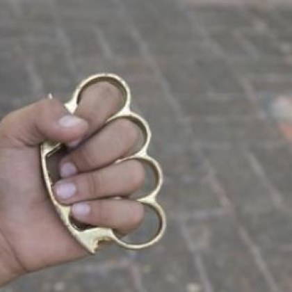 Пребиха зверски с бокс 18-годишно момче ВИДЕО