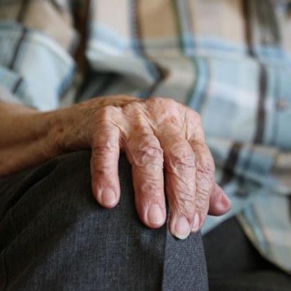 Мъж обра 88 годишна жена в Стара Загора докато ѝ помагал