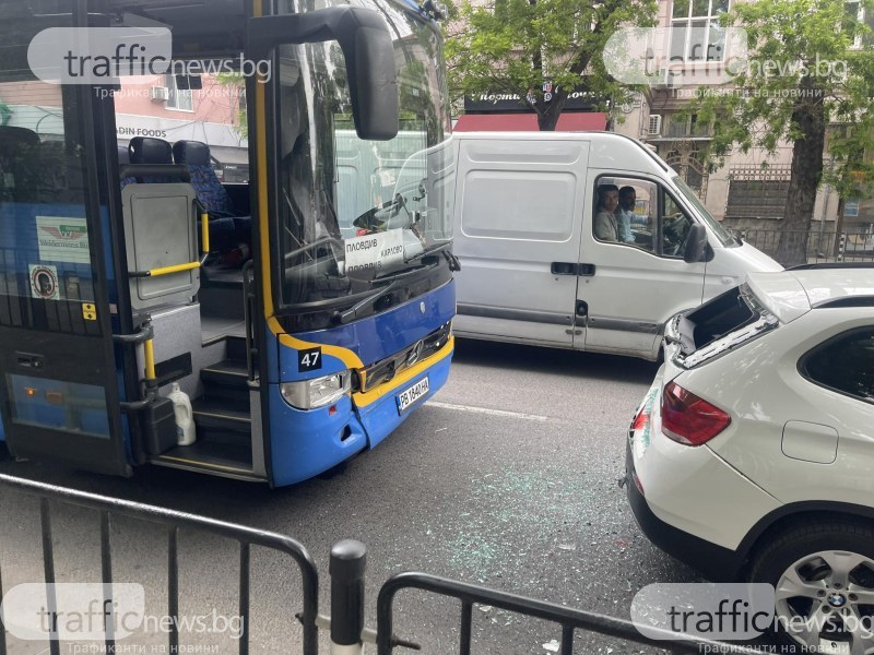 Автобус и джип се блъснаха в Пловдив
