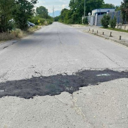 Пловдивчани закърпиха три проблемни дупки в града За това сигнализира