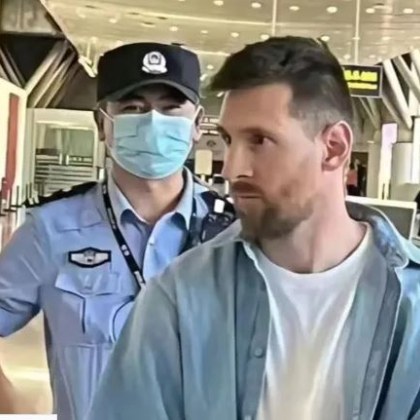 Задържаха Лионел Меси на летището в Пекин ВИДЕО