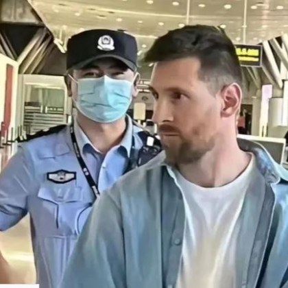 Лионел Меси е бил задържан за кратко от китайската полиция