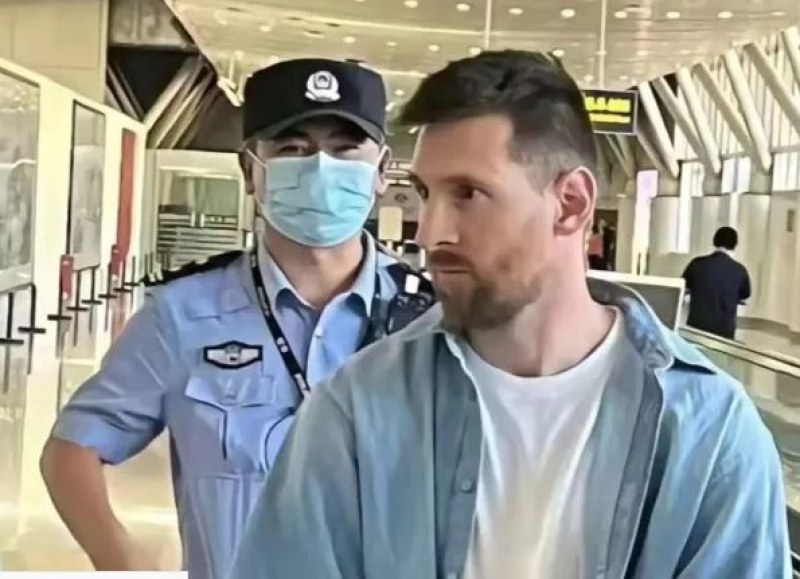 Задържаха Лионел Меси на летището в Пекин ВИДЕО