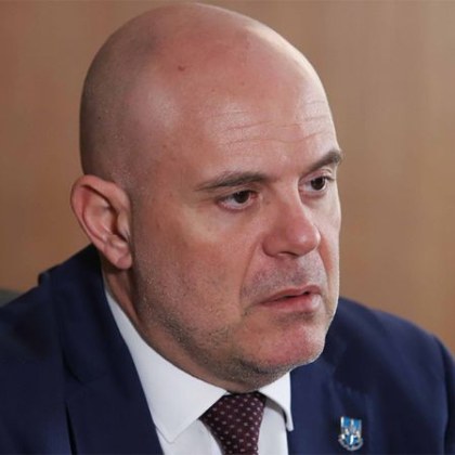 Главният прокурор Иван Гешев беше отстранен от поста си Това