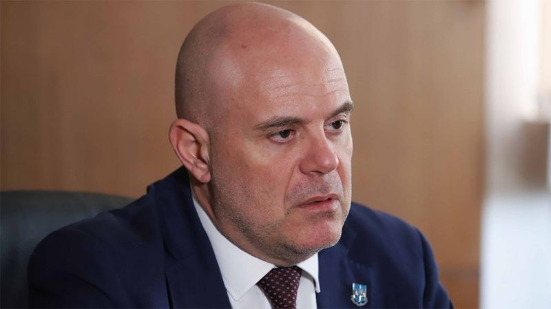 Главният прокурор Иван Гешев беше отстранен от поста си. Това