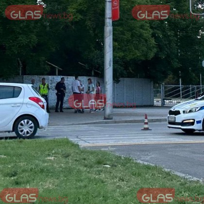Кола помете младежи в Пловдив, пресичали на