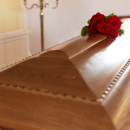 Жена обявена за мъртва се събуди в ковчега на собственото