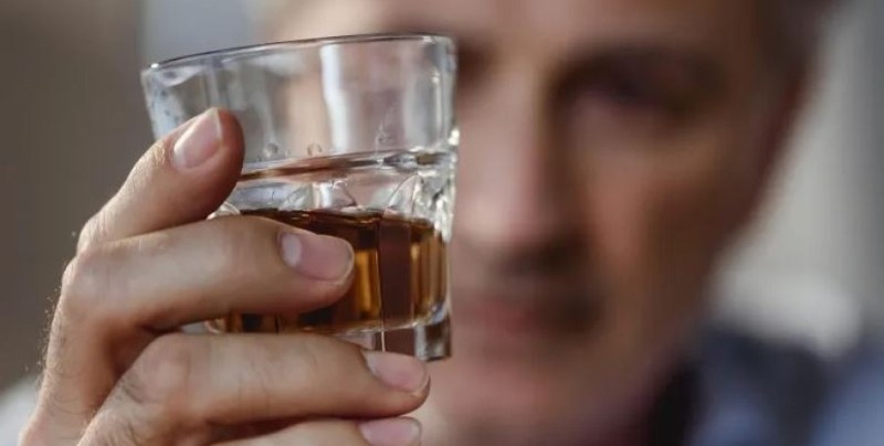 Скръбта може да се удави в бутилка: потвърди се, че алкохолът предпазва сърцето
