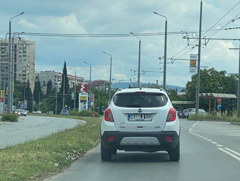 Това, че карате що-годе нова кола, не ви прави богоизбран