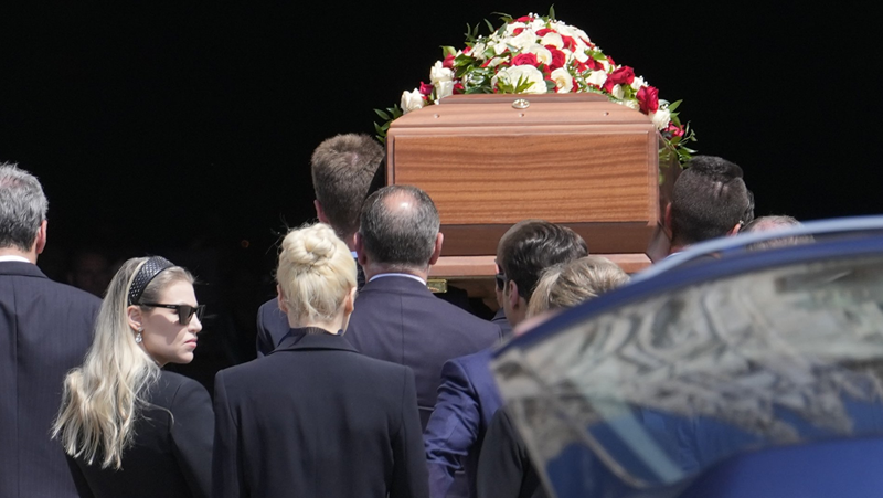 Започна траурната церемония на Силвио Берлускони ВИДЕО