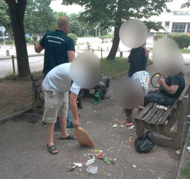 Актове наред! Община санкционира замърсители, връчва им метлата  СНИМКИ
