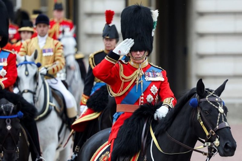Във Великобритания днес бе проведен първият официален парад по случай
