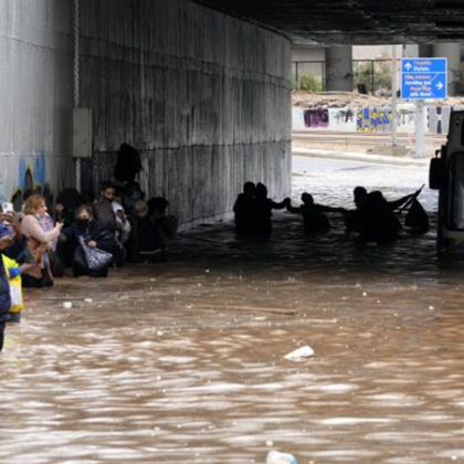 Изключително силните дъждове засегнаха и съседна Гърция Наводнения има и