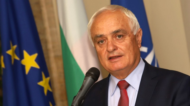 България влиза в инициативата за 1 млн. боеприпаси и снаряди за Украйна