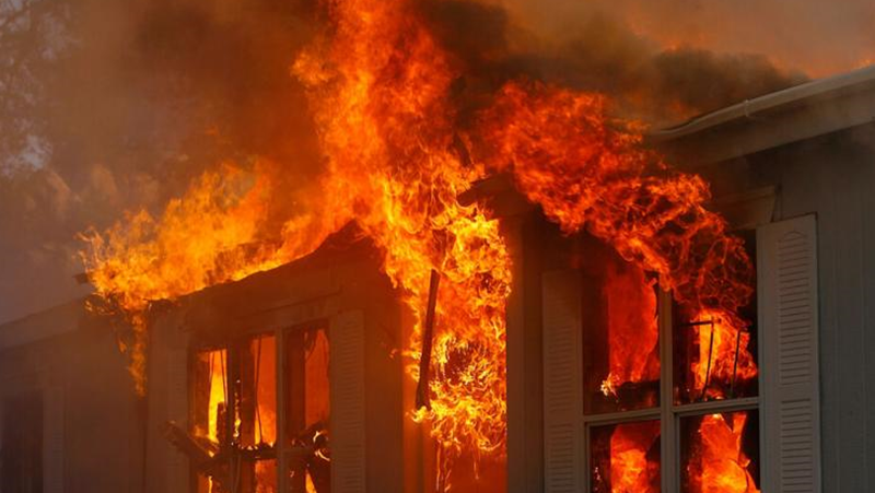 Две деца на 4 и 8 години загинаха при пожар в къщата