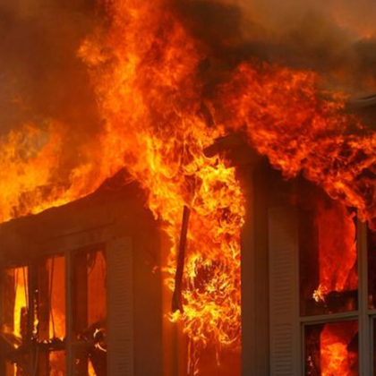 Две деца на 4 и 8 години загинаха при пожар в къщата