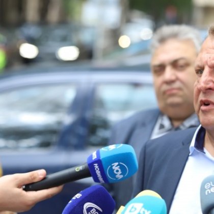 Кметове на наводнените райони: Партиите си правят евтин PR