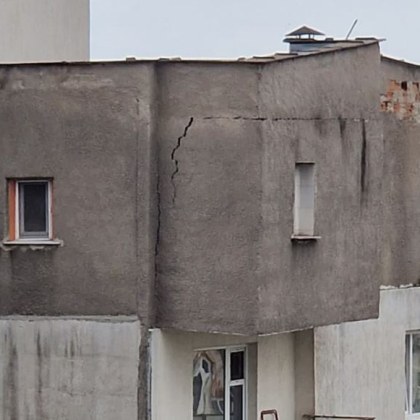 Опасна сграда притесни жителите на София Тераса на блок в