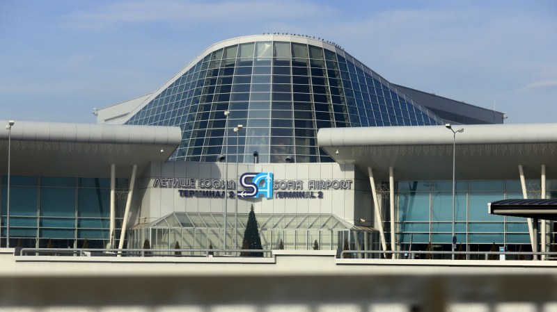 Двеста пътници са блокирани на Летище София