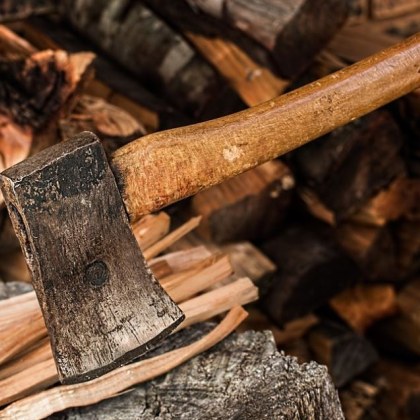 Мъж нападна с брадва посетителите на три китайски ресторанта в