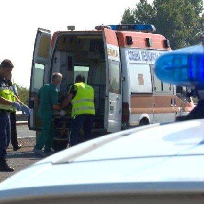 Шофьор загина при удар в дърво