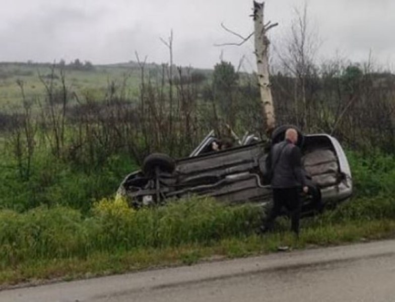 Пиян шофьор се метна в крайпътна нива