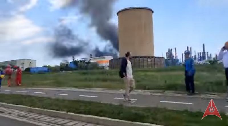 Експлозия на петролна рафинерия в Румъния ВИДЕО