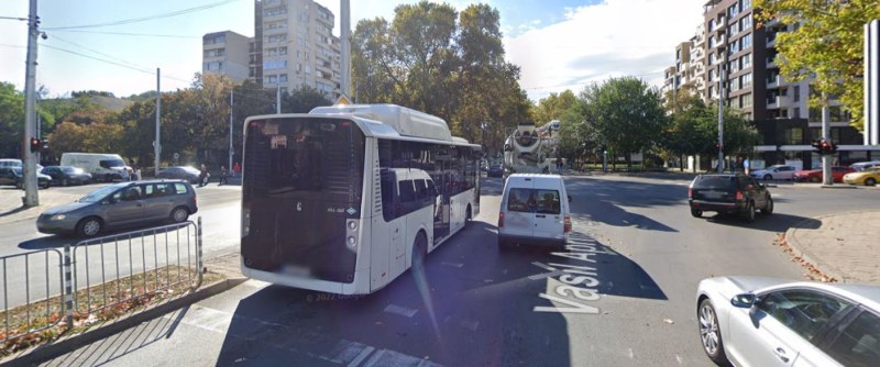 Авария затрудни движението в ключово кръстовище, пристигнаха полицаи