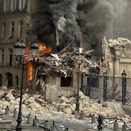 Ден по рано в Париж имаше мощна експлозия на битов