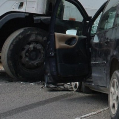 Жена почина при катастрофа между тир и кола на пътя Благоевград