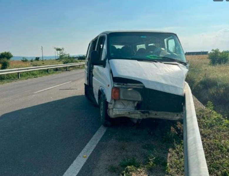 Трима души пострадаха при катастрофа на подбалканския път София - Бургас.