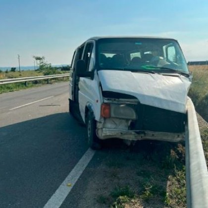 Трима души пострадаха при катастрофа на подбалканския път София Бургас Инцидентът