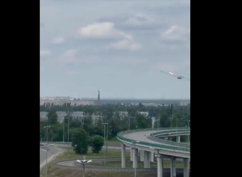 ВИДЕО: Руски военни хеликоптери обстрелваха конвой от наемници на „Вагнер”